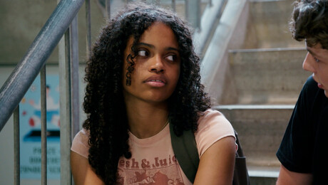 Violet wordt versierd?